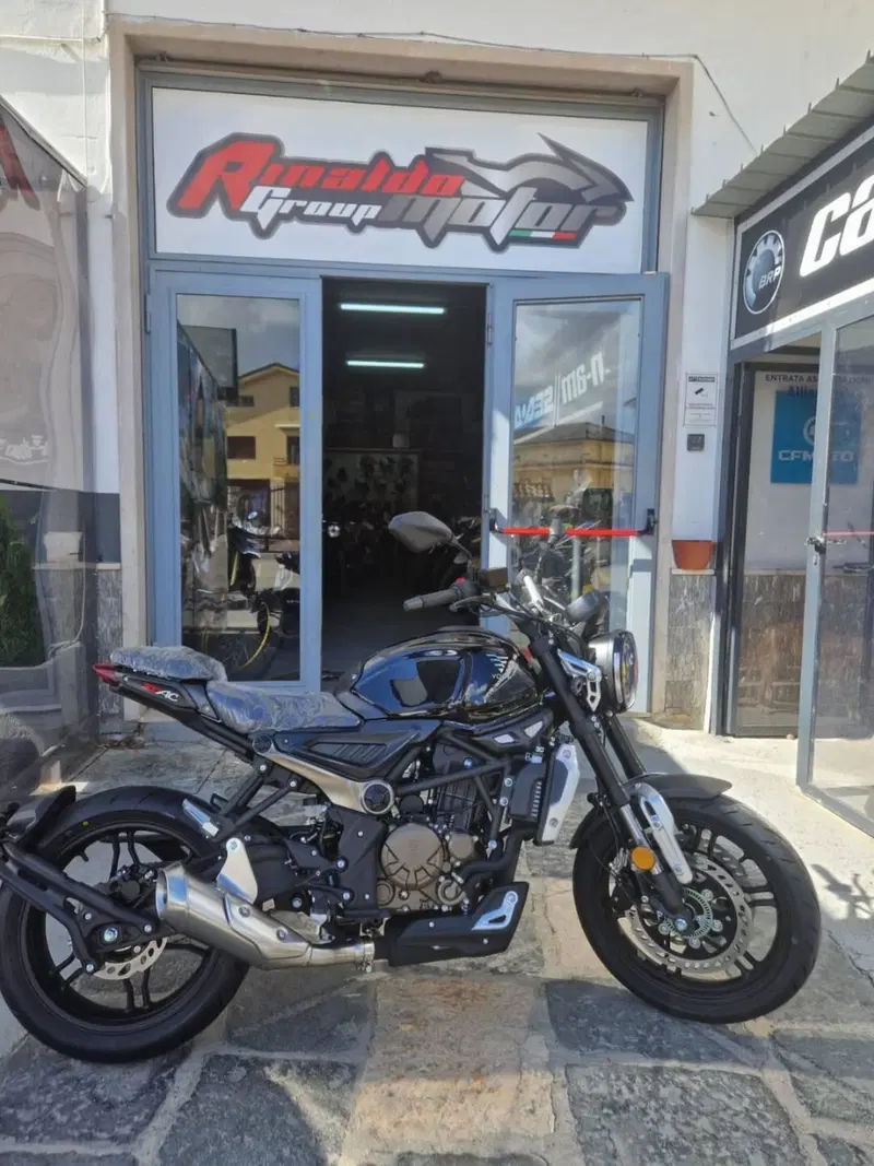 Voge Trofeo 300AC (2021 - 26) (2)