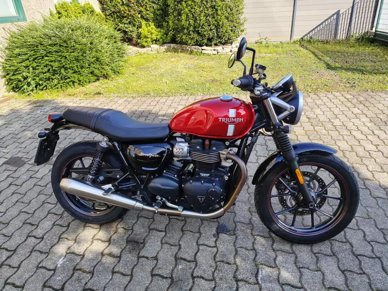 Triumph Street Twin 900 (2016) (2)