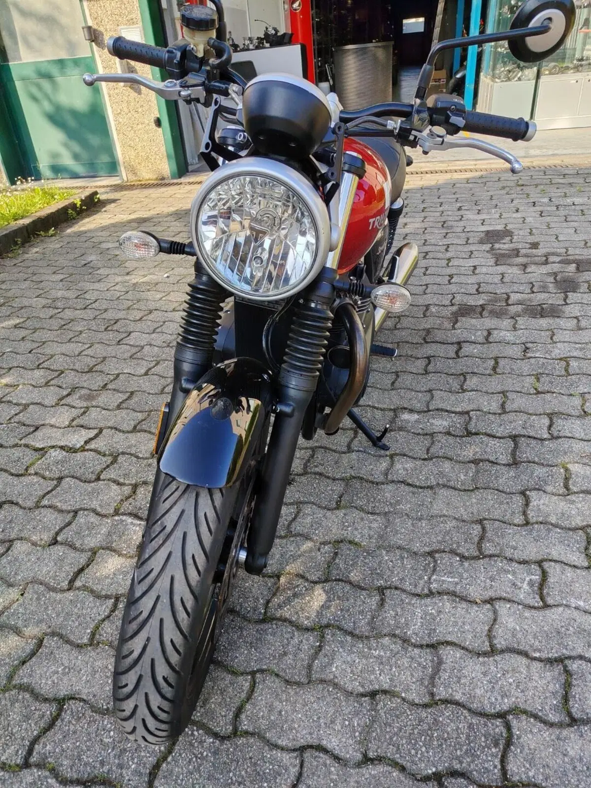 Triumph Street Twin 900 (2016) (3)