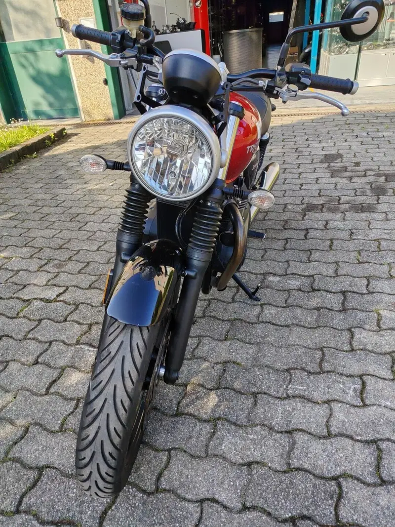 Triumph Street Twin 900 (2016) (3)