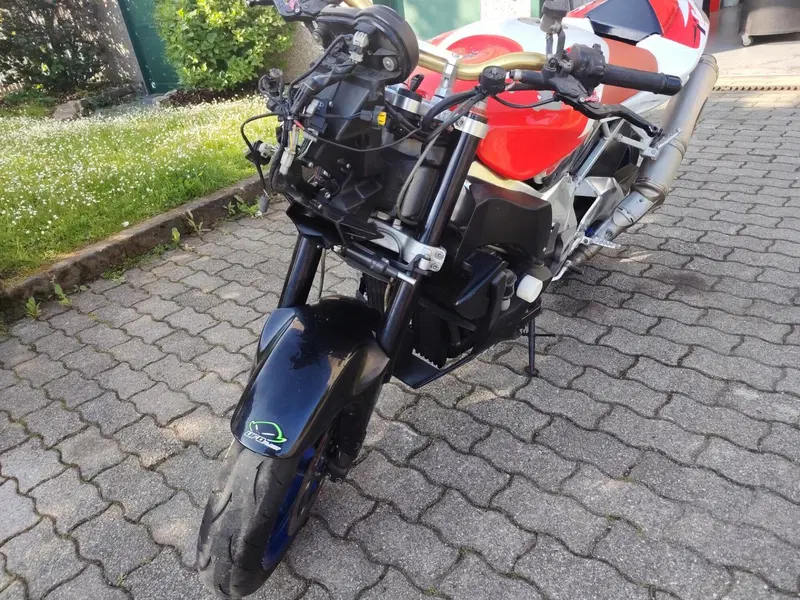 Aprilia Tuono 1000 R (2006 - 10) (2)