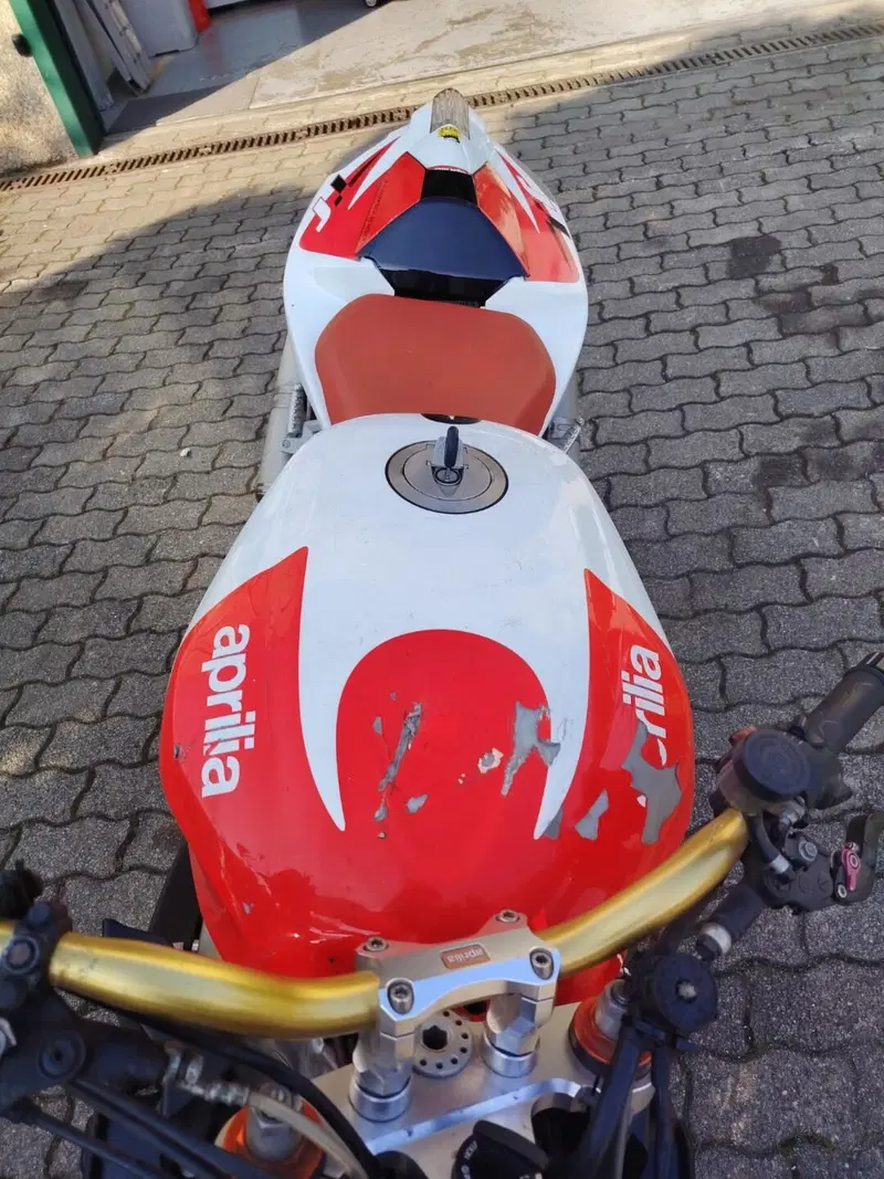 Aprilia Tuono 1000 R (2006 - 10) (5)