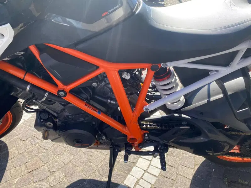 KTM 1290 Super Duke R (2019) (8)