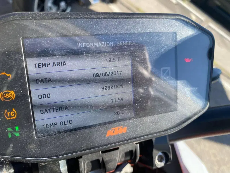KTM 1290 Super Duke R (2019) (3)