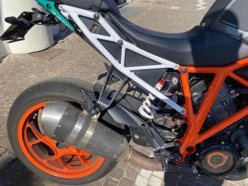 KTM 1290 Super Duke R (2019) (9)