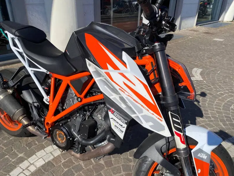 KTM 1290 Super Duke R (2019) (5)