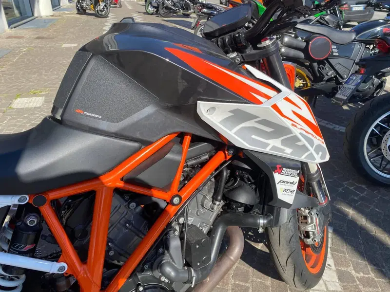 KTM 1290 Super Duke R (2019) (10)