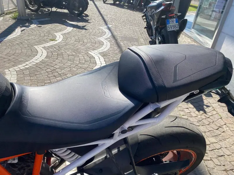 KTM 1290 Super Duke R (2019) (11)