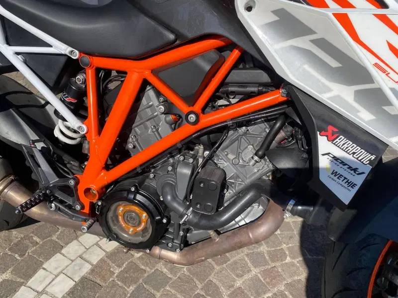 KTM 1290 Super Duke R (2019) (12)