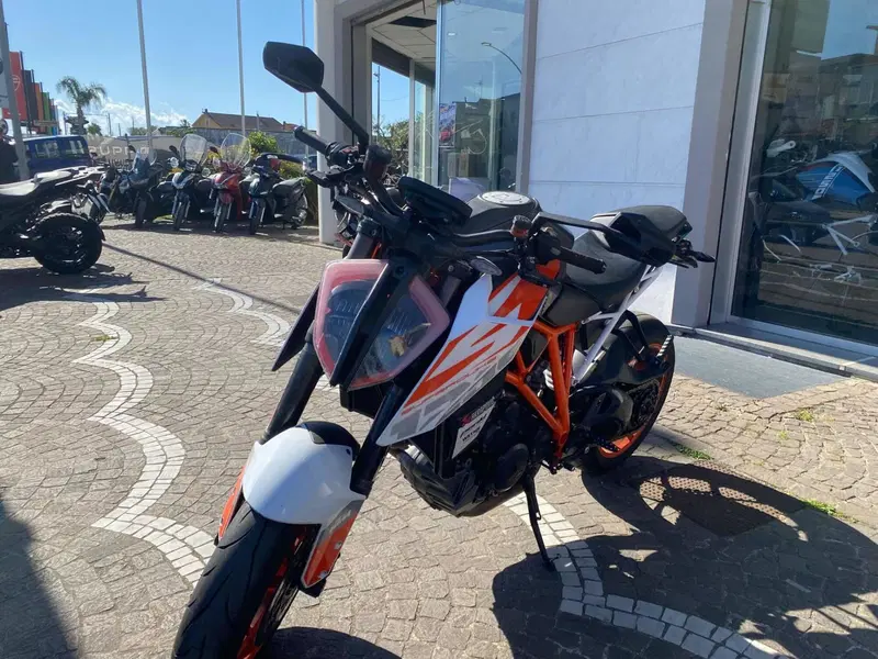 KTM 1290 Super Duke R (2019) (4)