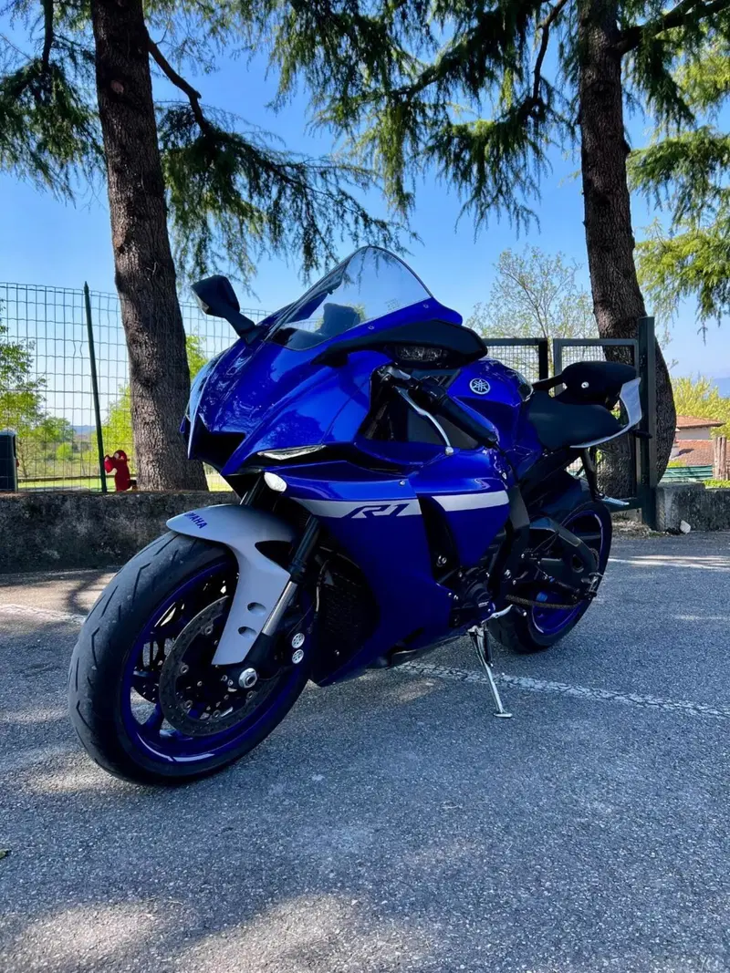 Yamaha YZF R1 (2020 - 25) (4)