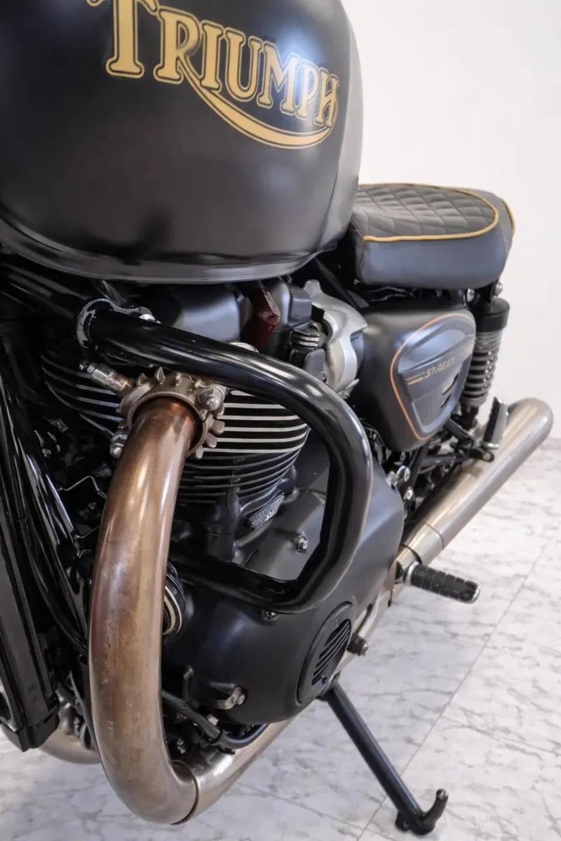 Triumph Street Twin 900 (2021 - 22) (13)