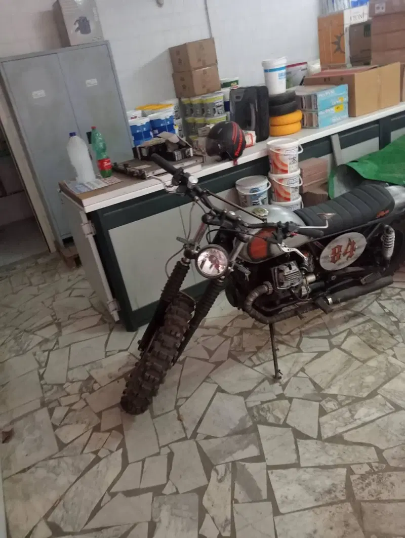 Moto Guzzi V50 (9)