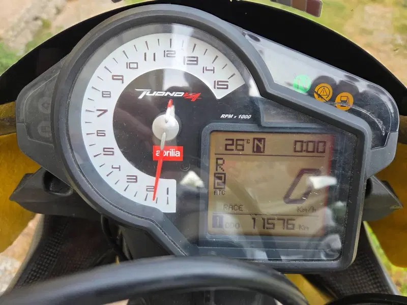 Aprilia Tuono V4 R APRC (2011 - 13)