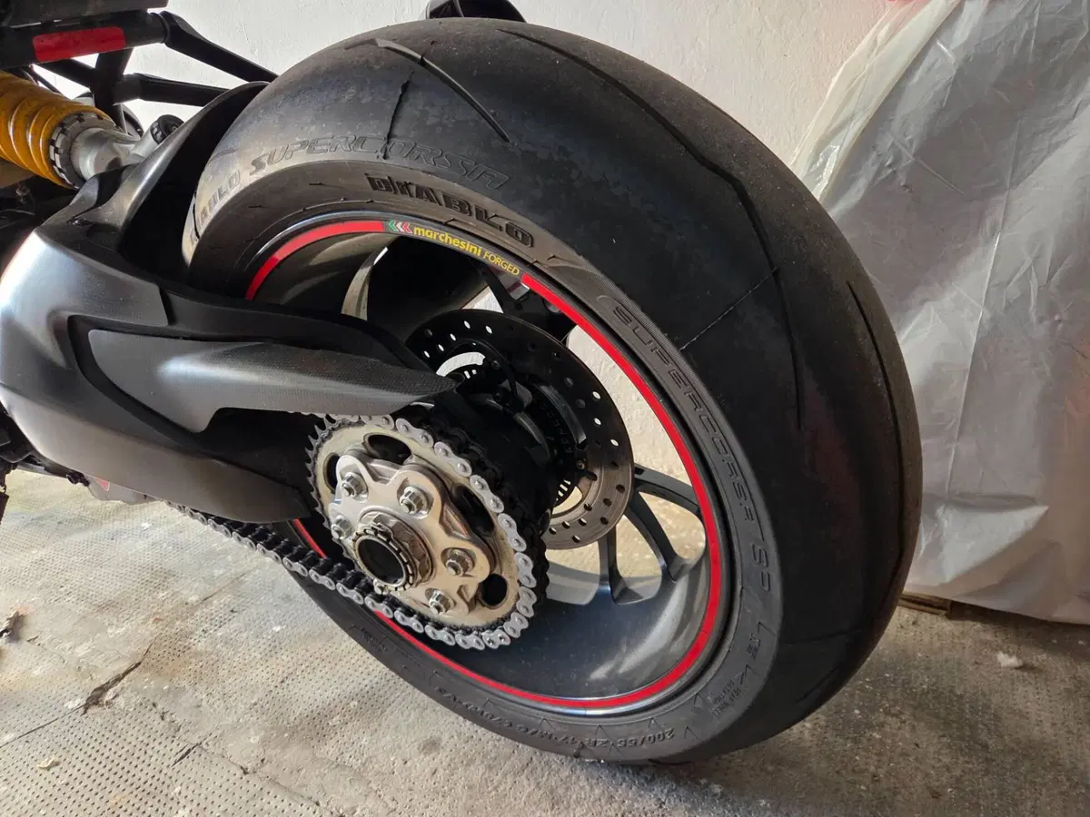 Ducati Monster 1200 R (2016 - 19) (4)