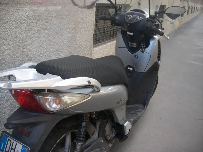 Honda SH 150i (2005 - 08) (2)