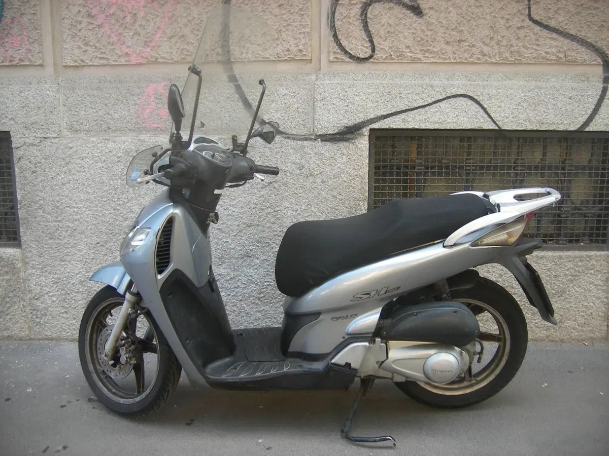 Honda SH 150i (2005 - 08) (5)
