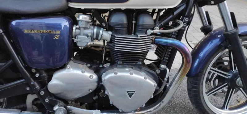 Triumph Bonneville SE (2009 - 13) (5)