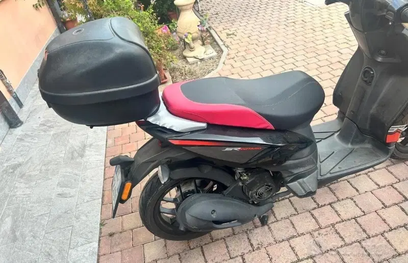 Aprilia SR 125 Motard (2012 - 16) (2)