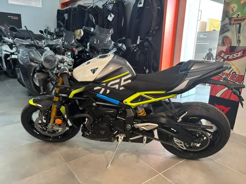 Triumph Street Triple 765 Moto2 (2026) (2)