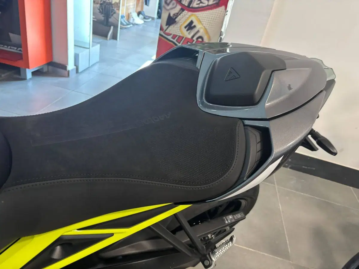 Triumph Street Triple 765 Moto2 (2026) (8)