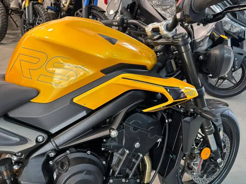 Triumph Street Triple 765 RS (2023 - 26) (4)