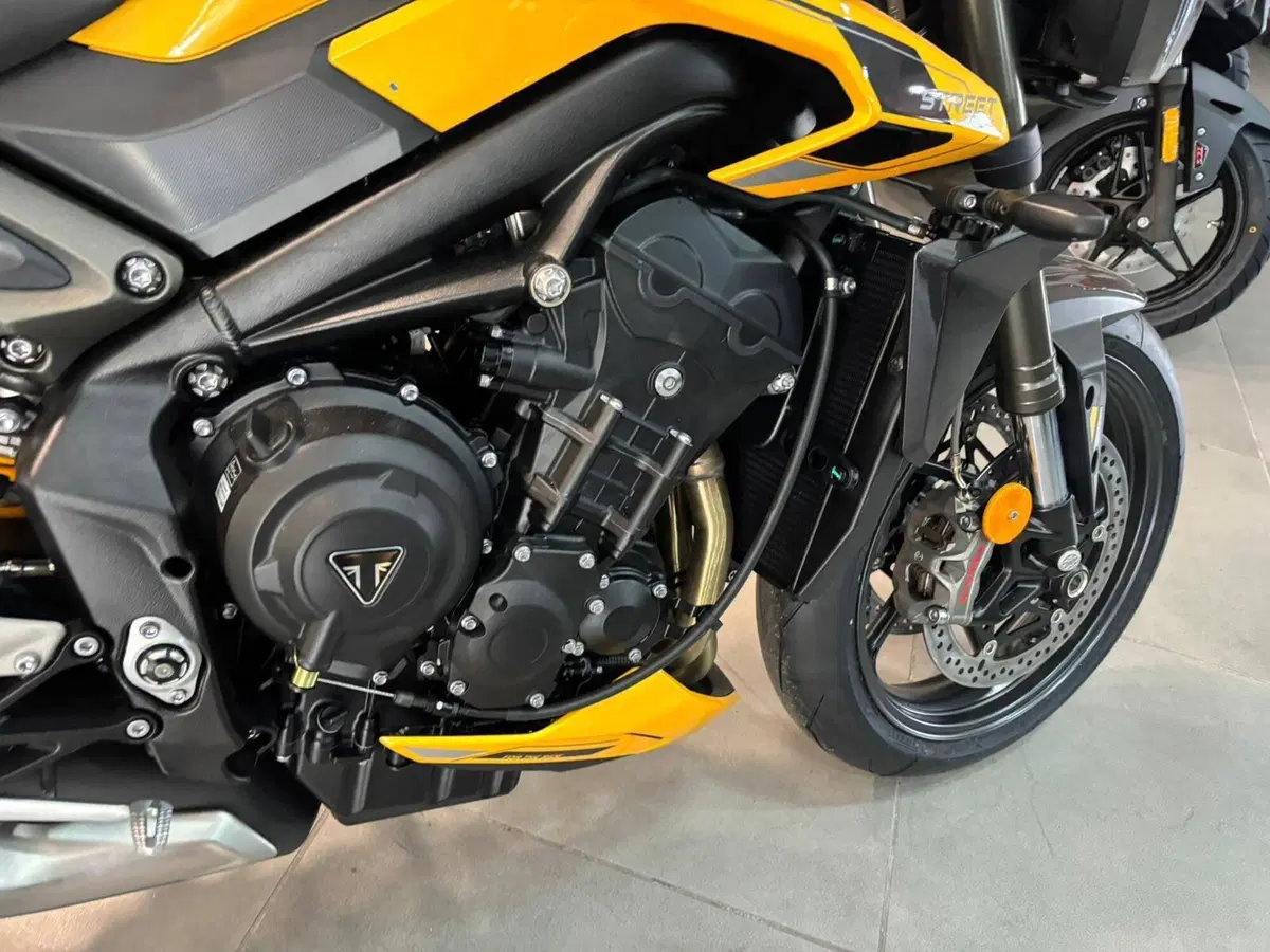 Triumph Street Triple 765 RS (2023 - 26) (5)