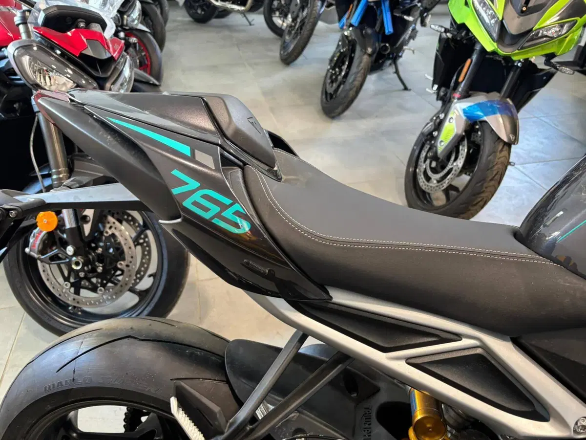 Triumph Street Triple 765 RS (2023 - 26) (5)