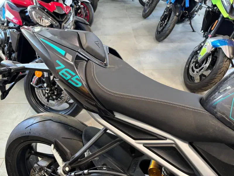 Triumph Street Triple 765 RS (2023 - 26) (8)