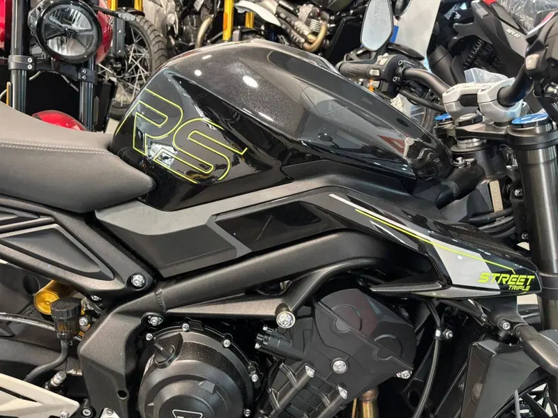 Triumph Street Triple 765 RS (2023 - 26) (3)