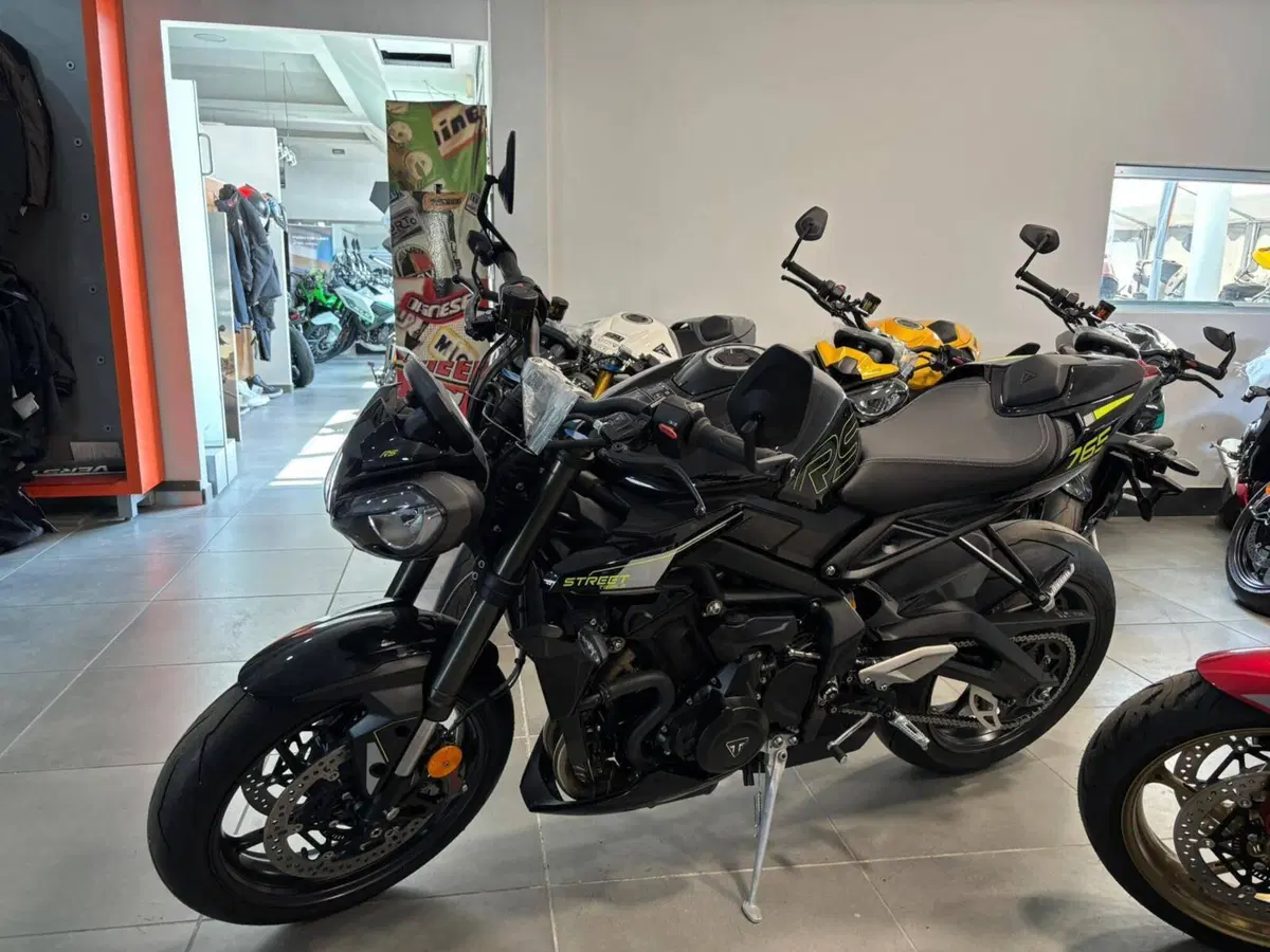 Triumph Street Triple 765 RS (2023 - 26) (2)