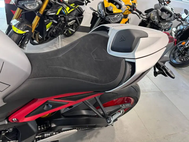 Triumph Street Triple 765 RX (2026) (5)
