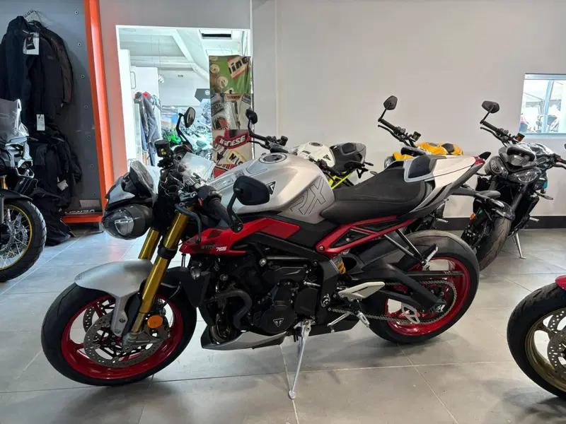 Triumph Street Triple 765 RX (2026) (2)