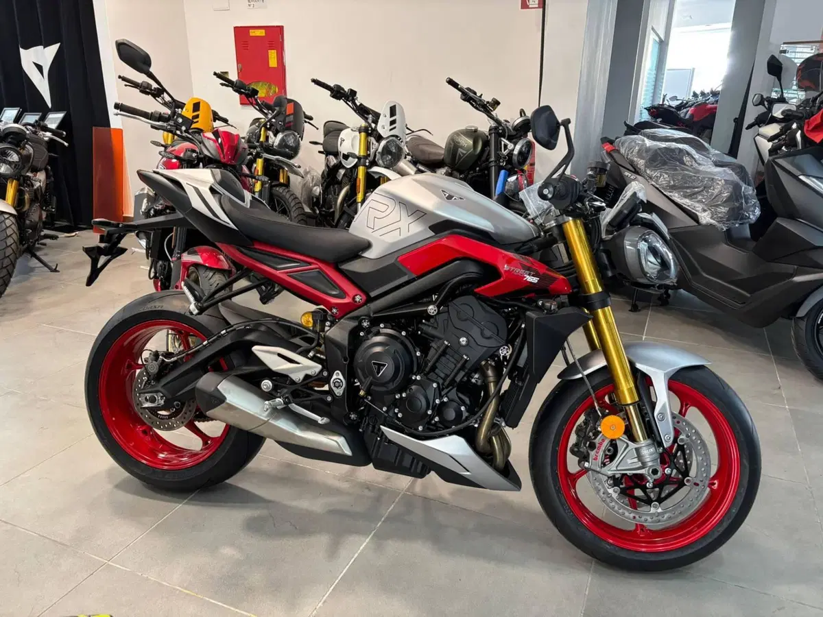 Triumph Street Triple 765 RX (2026)