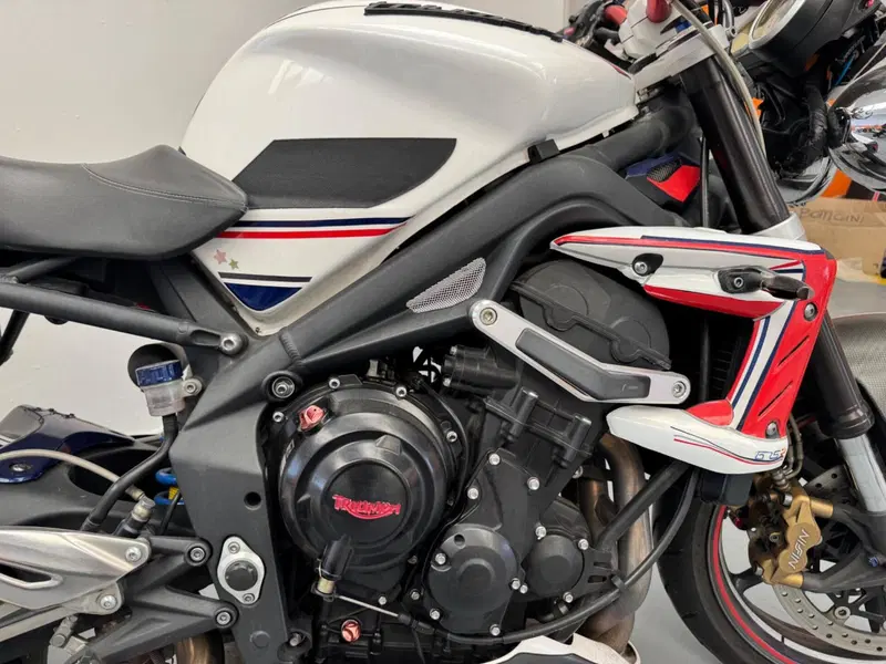 Triumph Street Triple R (2009 - 12) (7)