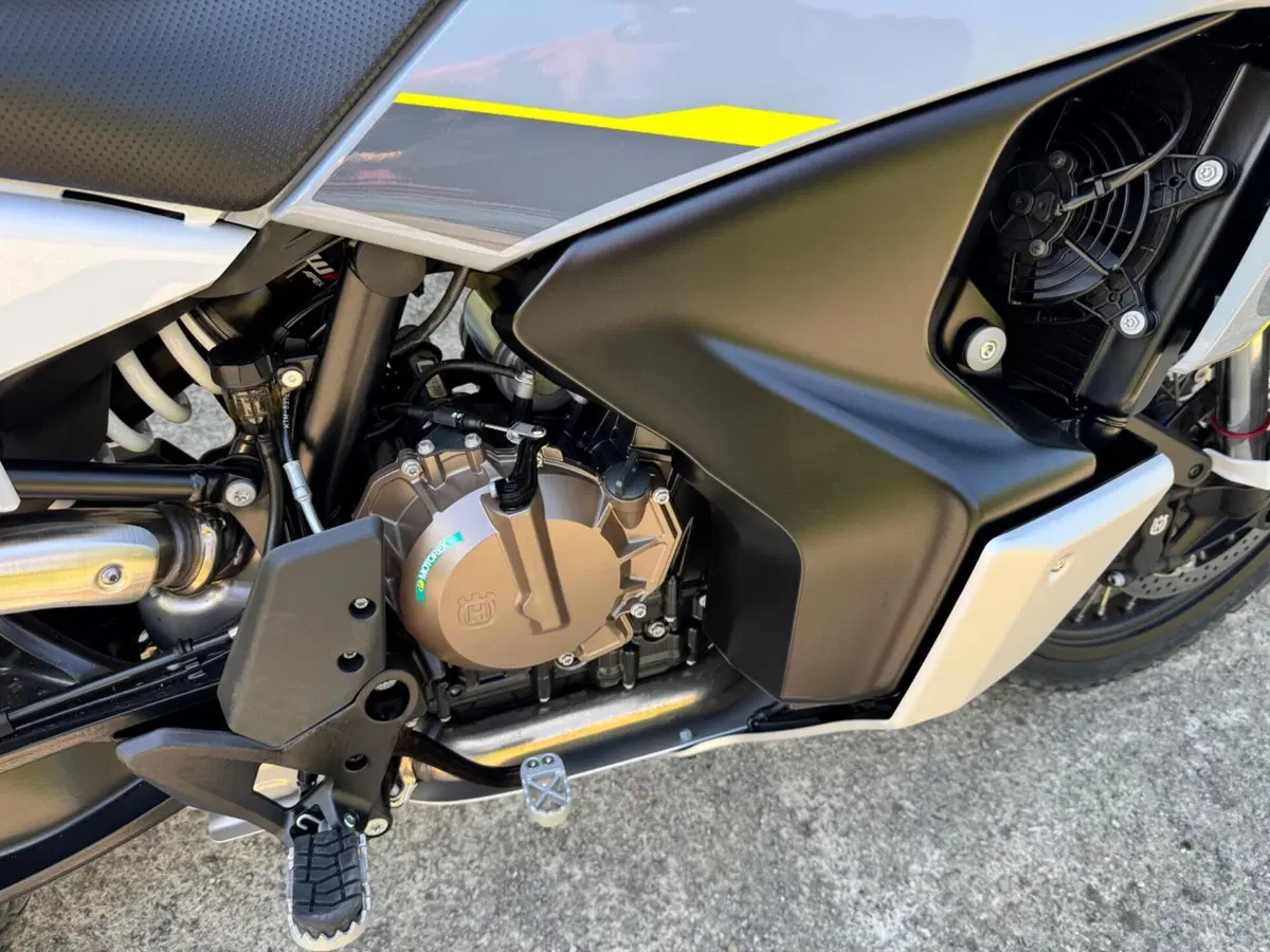 Husqvarna Norden 901 (2022 - 26) (5)