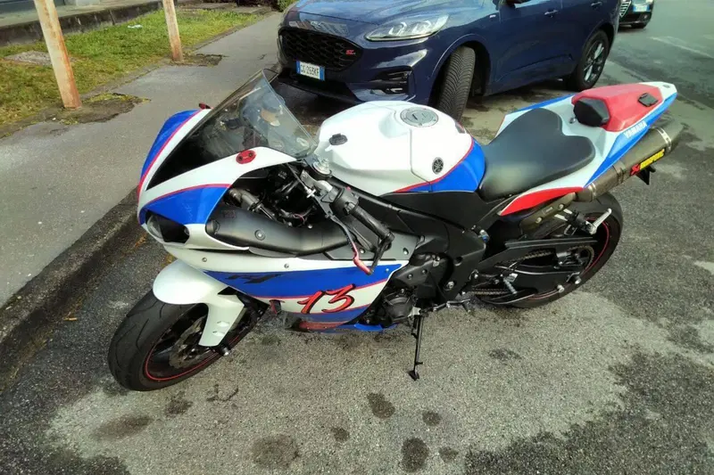Yamaha YZF R1 (2009 - 11) (3)