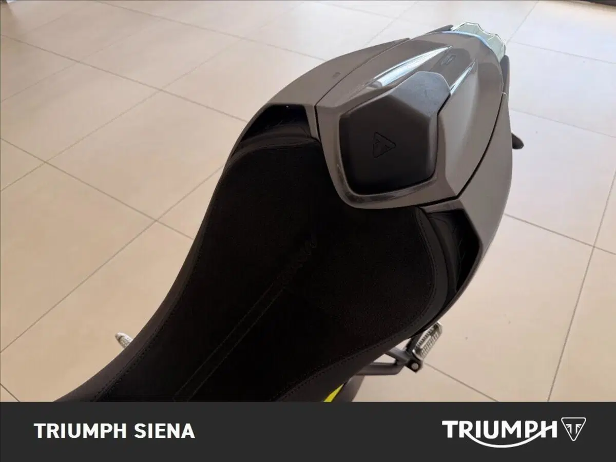 Triumph Street Triple 765 Moto2 (2026) (16)
