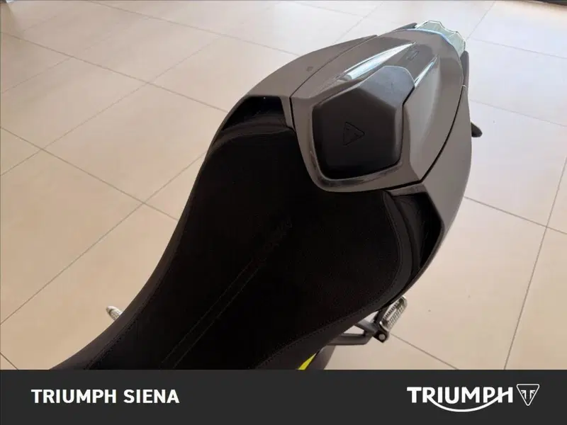 Triumph Street Triple 765 Moto2 (2026) (16)