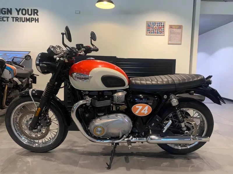 Triumph Bonneville T100 (2017 - 20) (2)