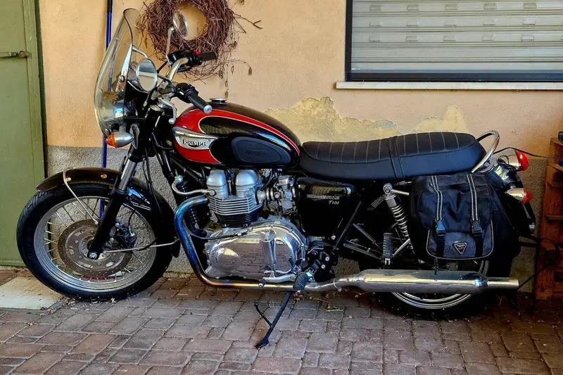 Triumph Bonneville T100 (2001 - 07) (2)