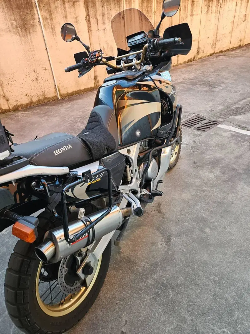 Honda Africa Twin XRV 750 (1996 - 02) (7)