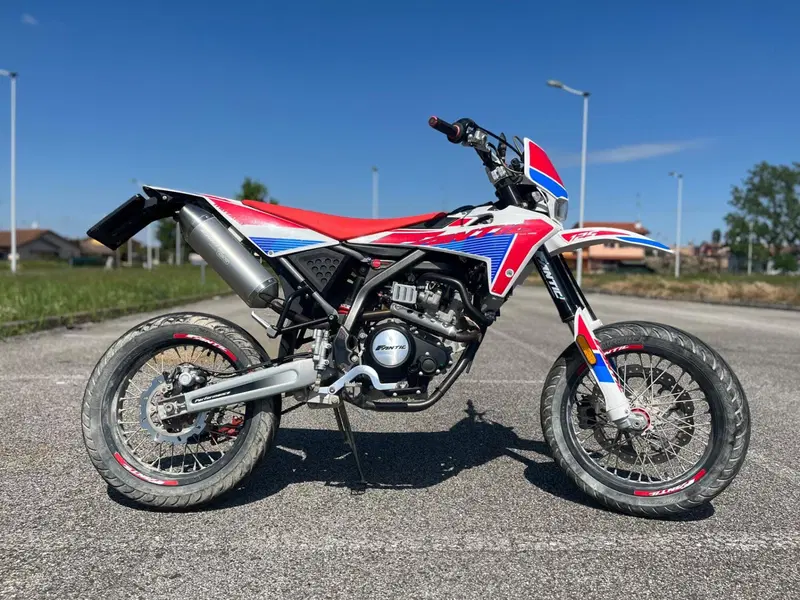 Fantic Motor Motard 125 Performance 4t (2020) (6)