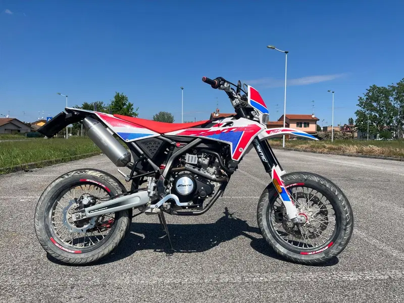 Fantic Motor Motard 125 Performance 4t (2020) (8)