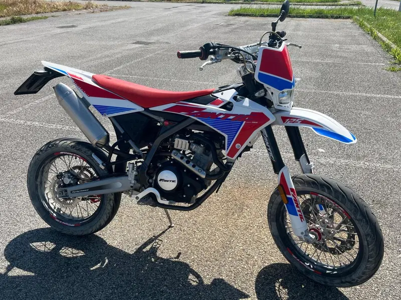 Fantic Motor Motard 125 Performance 4t (2020) (9)