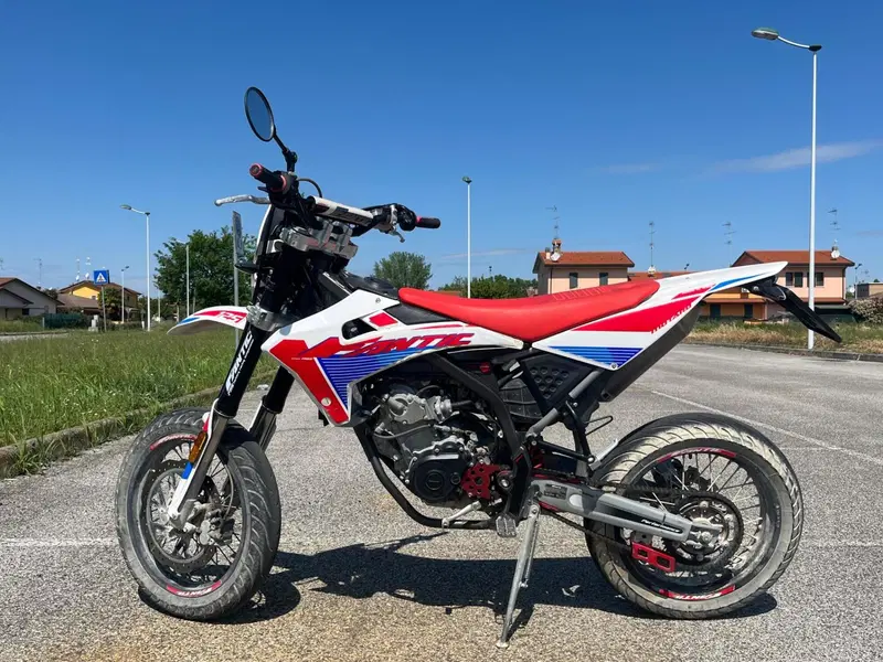 Fantic Motor Motard 125 Performance 4t (2020) (15)