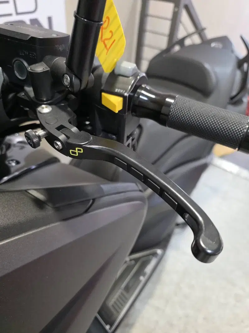 Yamaha T-Max 530 (2015 - 16) (5)