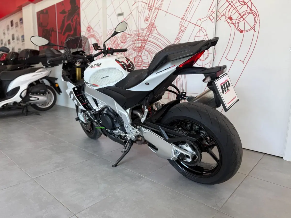 Aprilia Tuono V4 (2021 - 24) (6)