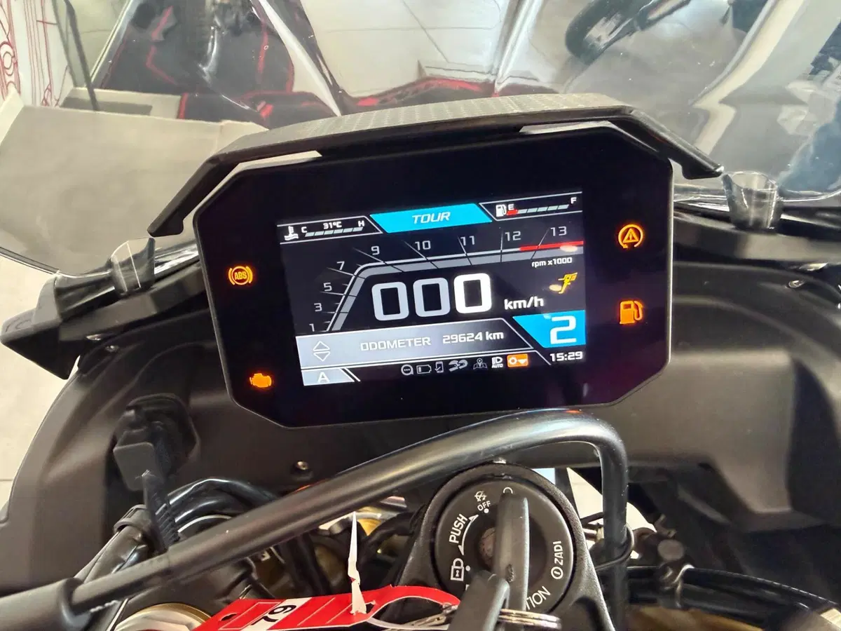 Aprilia Tuono V4 (2021 - 24) (7)