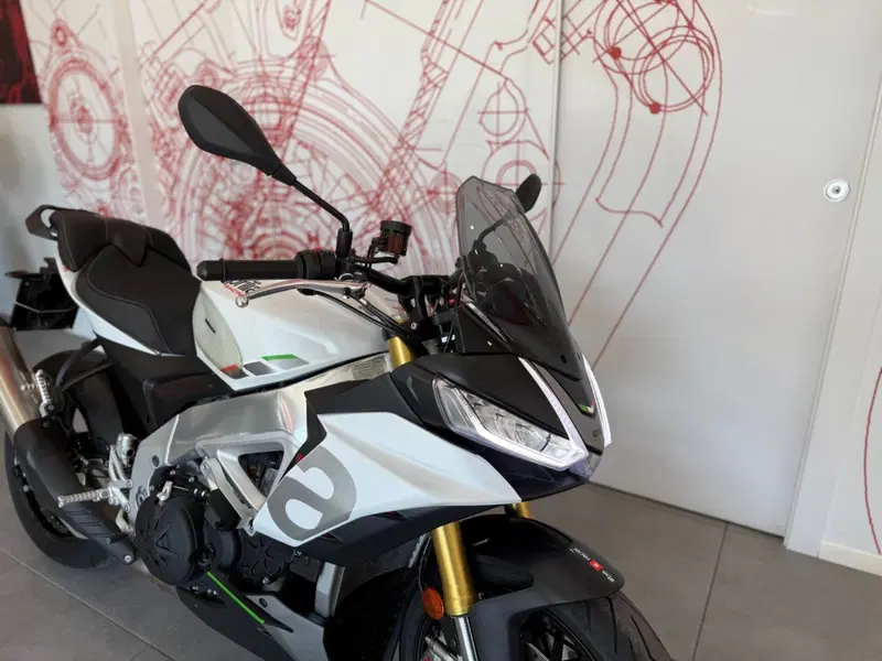 Aprilia Tuono V4 (2021 - 24) (10)